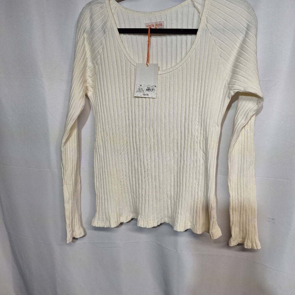 NEW!!!  KNOX ROSE TOP. - Picture 2 of 7